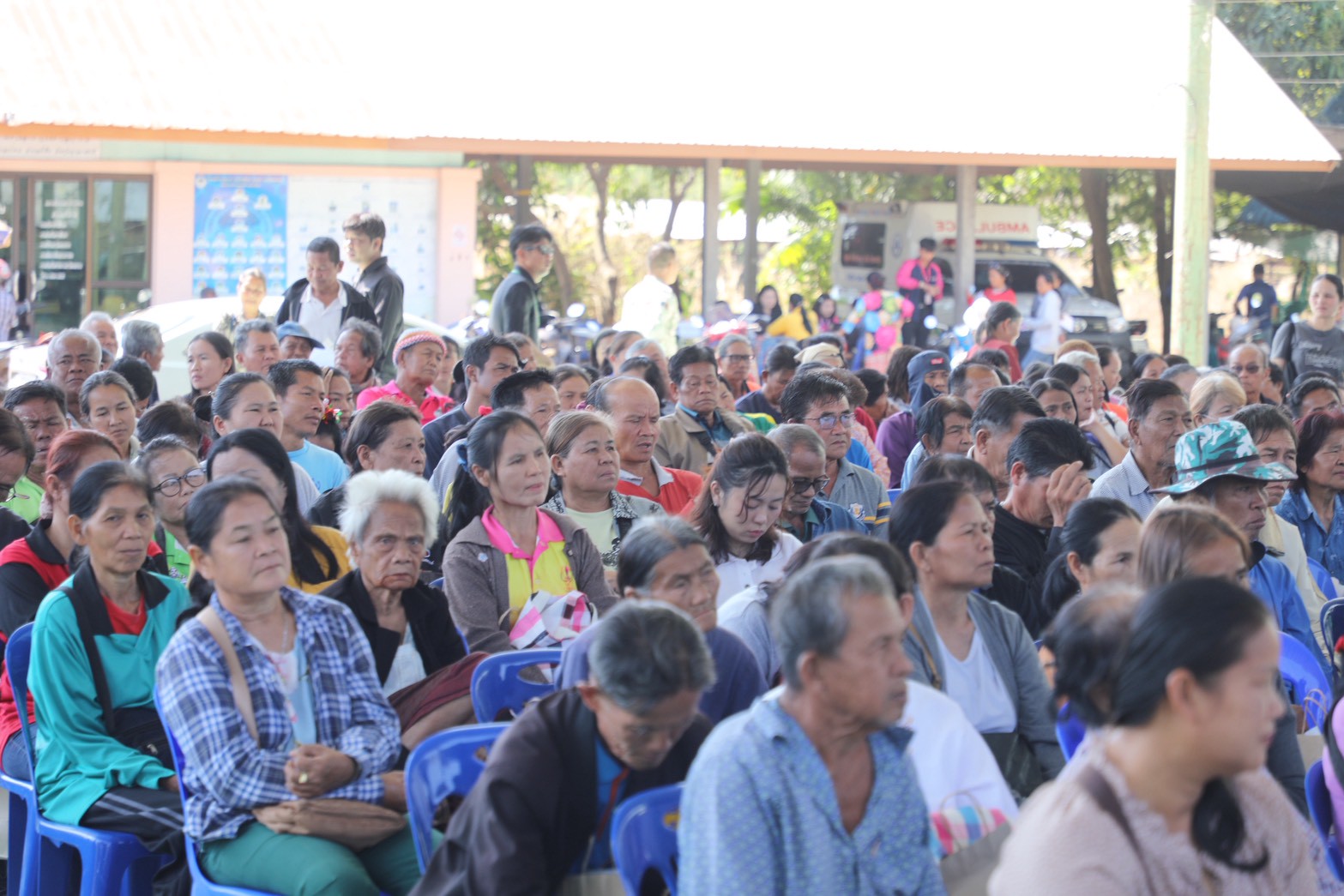 title - ชาวน้ำยืนเฮ ส.ป.ก. ขนทัพบริการถึงที่ ต.เก่าขาม ลดค่าใช้จ่าย ยื่นขอออกโฉนด - ปรึกษาปัญหากฎหมาย ครบจบในที่เดียว